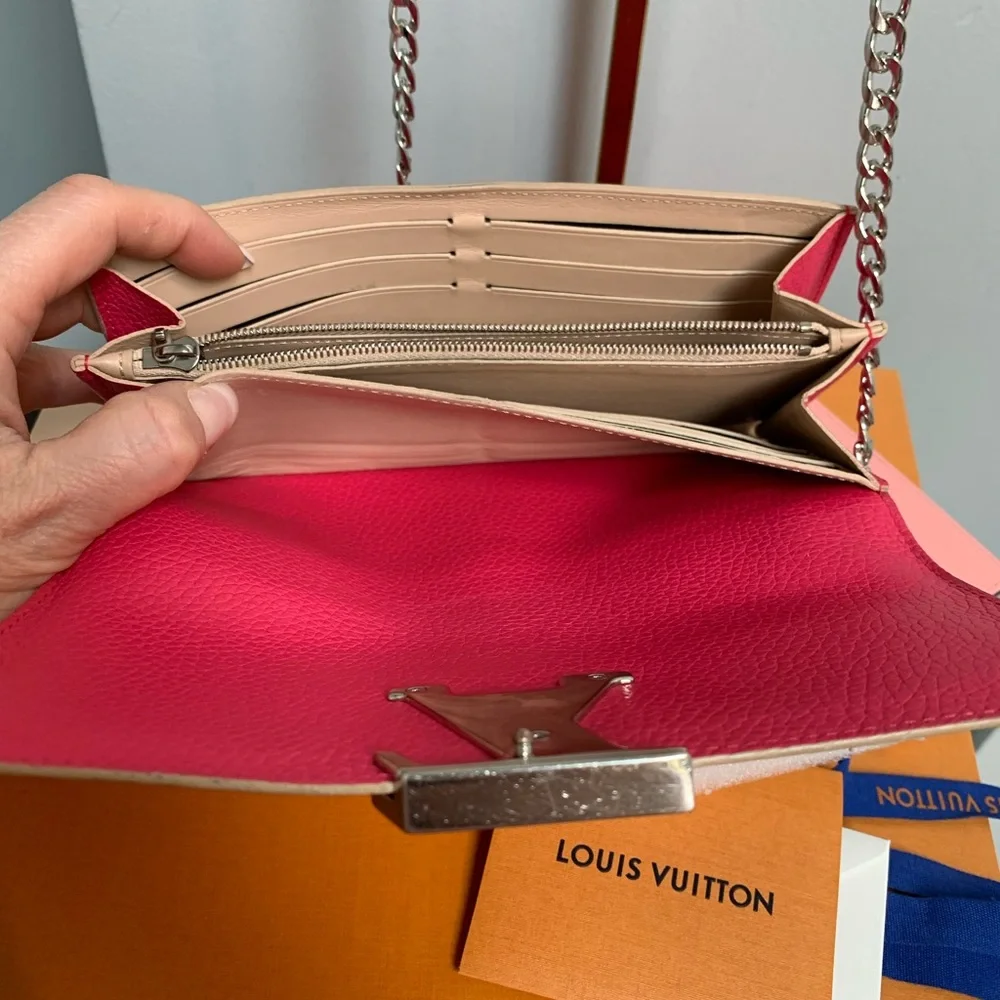 2016 authentic Louis Vuitton fuscia Capucines Taurillon leather wallet